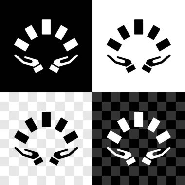 El ele tutuş iskambil kartlarını siyah beyaz, şeffaf arkaplanda izole edin. Kumarhane oyun tasarımı. Vektör.