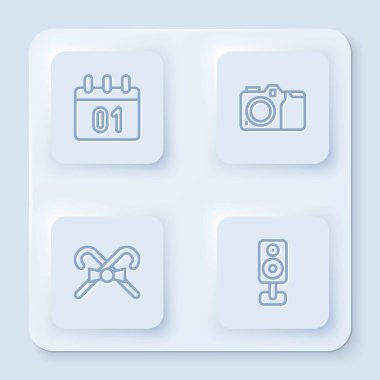 Takvim, fotoğraf makinesi, Noel şekeri bastonu ve hoparlör. Beyaz kare düğme. Vektör.