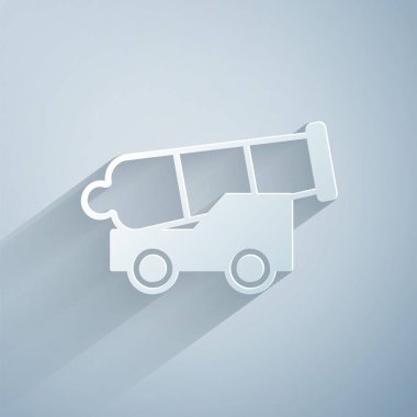 Kağıt kesiği Cannon simgesi gri arkaplanda izole edilmiş. Ortaçağ silahları. Kağıt sanatı tarzı. Vektör