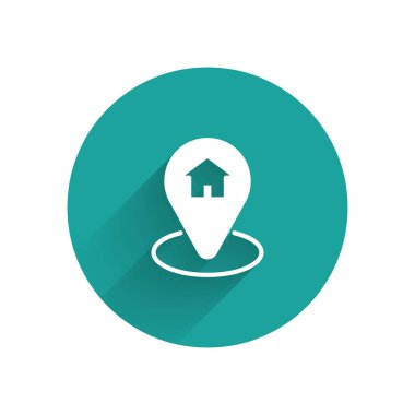 Uzun gölge arkaplan izole edilmiş ev simgesine sahip beyaz harita işaretçisi. Ev konumu belirleyici sembol. Yeşil daire düğmesi. Vektör