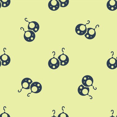 Mavi Küpe ikonu sarı arka planda izole edilmiş kusursuz desen. Mücevher aksesuarları. Vektör