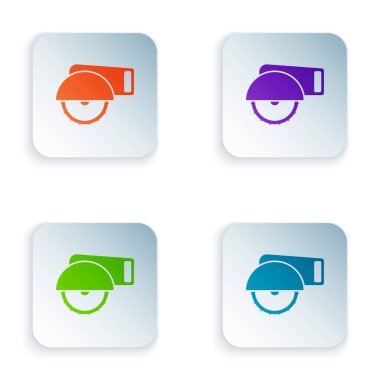 Beyaz arka planda izole edilmiş çelik dişli disk ikonlu renkli elektrikli testere. Tahta ya da metal kesmek için elektrikli el aleti. Kare düğmelere renkli simgeleri yerleştir. Vektör.