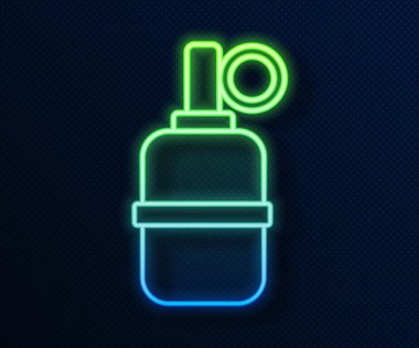 Parlayan neon hattı el bombası ikonu mavi arka planda izole edildi. Bomba patlaması. Vektör.