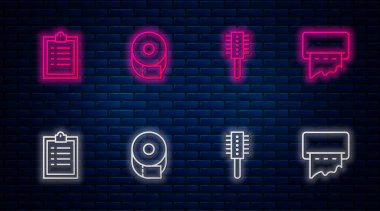 Tuvalet kağıdı rulosu, saç fırçası, listeli pano ve duvarda kağıt havlu dağıtıcısı ayarla. Tuğla duvarda parlayan neon simgesi. Vektör.