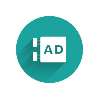 Beyaz reklam simgesi uzun gölgeli izole edilmiş. Pazarlama ve tanıtım süreci kavramı. İlgili reklamlar. Sosyal medya reklamcılığı. Yeşil daire düğmesi. Vektör.