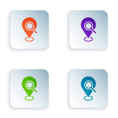 Renk Arama konumu simgesi beyaz arkaplanda izole edildi. İşaretli büyüteç. Kare düğmelere renkli simgeleri yerleştir. Vektör.