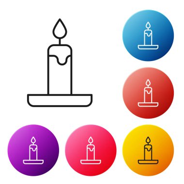 Beyaz arkaplanda izole edilmiş, şamdan simgesinde yanan siyah çizgi. Silindirik mum çubuğu ve yanan ateş. Renkli daire düğmelerini ayarlayın. Vektör.