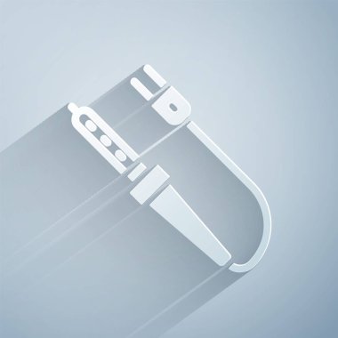 Kağıt kesiği, gri arkaplanda demir ikonu izole edilmiş. Kağıt sanatı tarzı. Vektör.