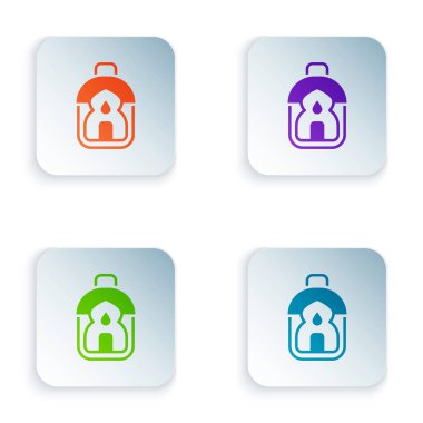 Renkli Ramazan Kareem fener simgesi beyaz arkaplanda izole edildi. Kare düğmelere renkli simgeleri yerleştir. Vektör