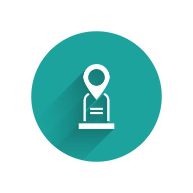 Beyaz Konum mezar simgesi uzun gölgeli izole edilmiş. Yeşil daire düğmesi. Vektör.