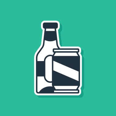 Mavi bira şişesi ve bira kutusu ikonu yeşil arka planda izole edilmiş. Vektör