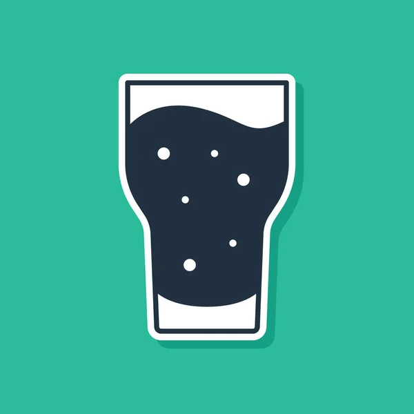Modré sklo pivní ikony izolované na zeleném pozadí. Vektor — Stockový vektor