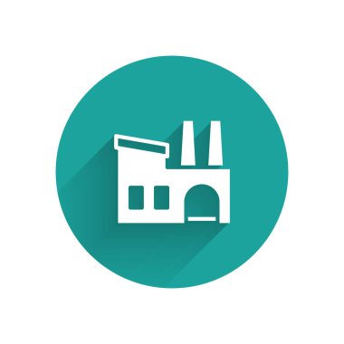 Beyaz Fabrika simgesi uzun gölge arkaplan izole. Endüstriyel bina. Yeşil daire düğmesi. Vektör