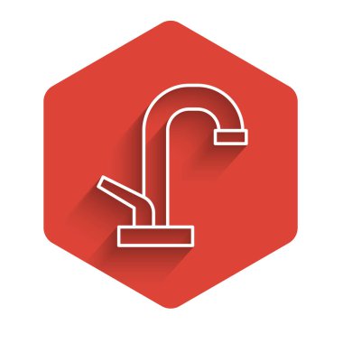 Beyaz çizgili musluk ikonu uzun gölgeli izole edilmiş. Kırmızı altıgen düğmesi. Vektör