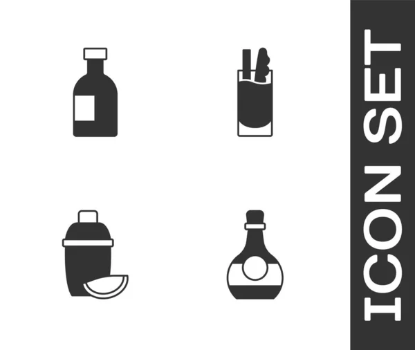 Set Botella de coñac o brandy, Vodka botella de vidrio, coctelera con lima y Bloody Mary icono. Vector — Archivo Imágenes Vectoriales