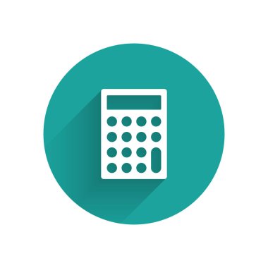 Beyaz Hesap Makinesi simgesi uzun gölgeli izole edilmiş. Muhasebe sembolü. İş hesaplamaları matematik eğitimi ve finans. Yeşil daire düğmesi. Vektör