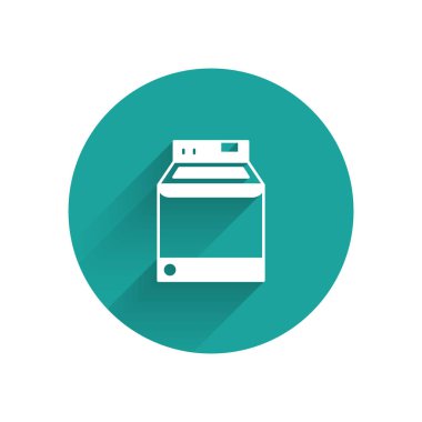 Beyaz Yıkama simgesi uzun gölge arkaplanı ile izole edilmiş. Çamaşır makinesi simgesi. Çamaşır makinesi, çamaşır makinesi. Ev aletleri sembolü. Yeşil daire düğmesi. Vektör