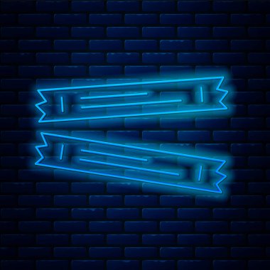 Parlayan neon çizgisi Şeker Paketleri simgesi tuğla duvar arkasında izole edilmiş. Kahve, tuz, baharat gibi toplu gıda ürünleri için ayrı ayrı paketler. Vektör