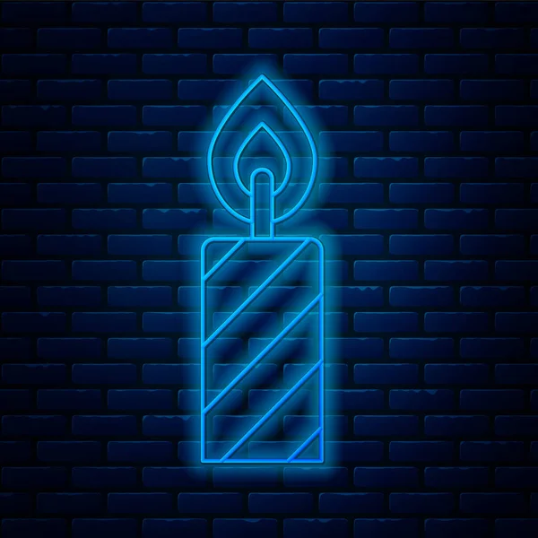Brillante línea de neón icono de velas de pastel de cumpleaños aislado en el fondo de la pared de ladrillo. Vector — Archivo Imágenes Vectoriales