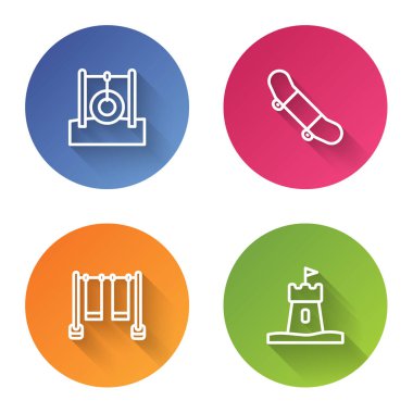 İpte sallanan araba lastiği, kaykay numarası, çift salıncak ve kum kulesi. Renkli daire düğmesi. Vektör