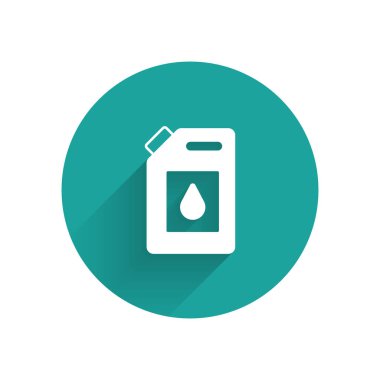 Uzun gölgeli motor makine yağı ikonu için beyaz teneke kutu. Benzin bidonu. Yağ değiştirme ve onarım servisi. Motor yağı işareti. Yeşil daire düğmesi. Vektör