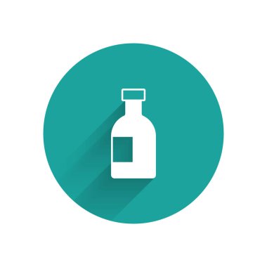 Uzun gölgeli beyaz cam şişe votka ikonu. Yeşil daire düğmesi. Vektör