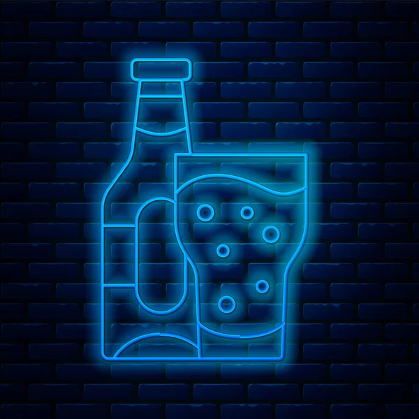 Brillante línea de neón botella de cerveza e icono de vidrio aislado en el fondo de la pared de ladrillo. Alcohol Símbolo de bebida. Vector — Archivo Imágenes Vectoriales