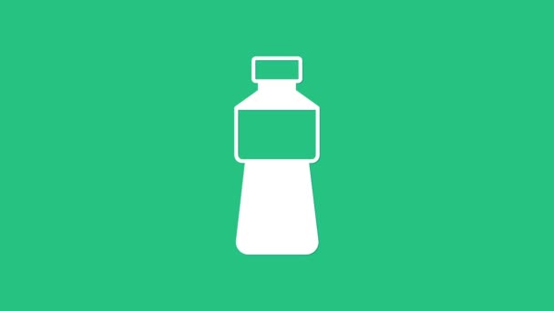 Белая бутылка водяной иконки выделена на зеленом фоне. Знак напитка с содовой. Видеографическая анимация 4K — стоковое видео