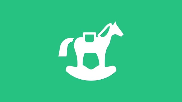 緑の背景に隔離された小さな子供のアイコンのための鞍スイングの白い木製の馬。4Kビデオモーショングラフィックアニメーション — ストック動画