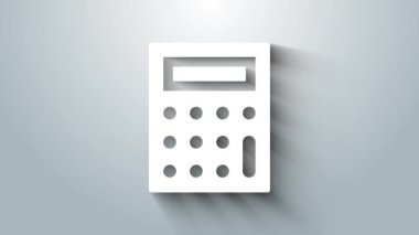 Gri arkaplanda beyaz hesap makinesi simgesi izole edildi. Muhasebe sembolü. İş hesaplamaları matematik eğitimi ve finans. 4K Video hareketli grafik canlandırması