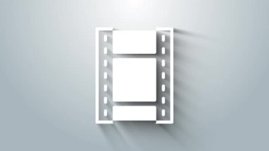 Gri arkaplanda beyaz oyun video simgesi izole edildi. Film şeridi tabelası. 4K Video hareketli grafik canlandırması