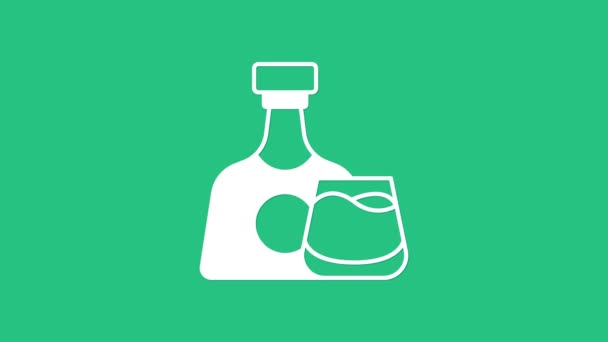 White Whiskey bottle and glass icon isolated on green background. 4K Video motion graphic animation — Stock Video