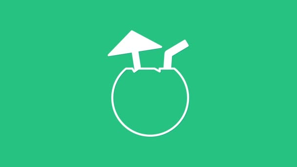 Білий кокосовий сік екзотичний свіжий коктейль і значок парасольки ізольовані на зеленому фоні. 4K Відео рух графічна анімація — стокове відео