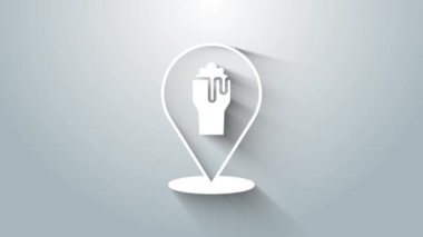 Beyaz Alkol ya da bira barı konumu simgesi gri arka planda izole edildi. İçki, bar, kulüp ve barın sembolü. 4K Video hareketli grafik canlandırması