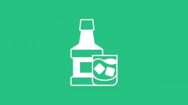 Beyaz viski şişesi ve yeşil arka planda izole edilmiş cam ikon. 4K Video hareketli grafik canlandırması