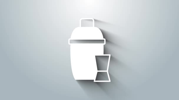 Белый коктейль шейкер с иконкой коктейльного стекла, выделенной на сером фоне. Видеографическая анимация 4K — стоковое видео