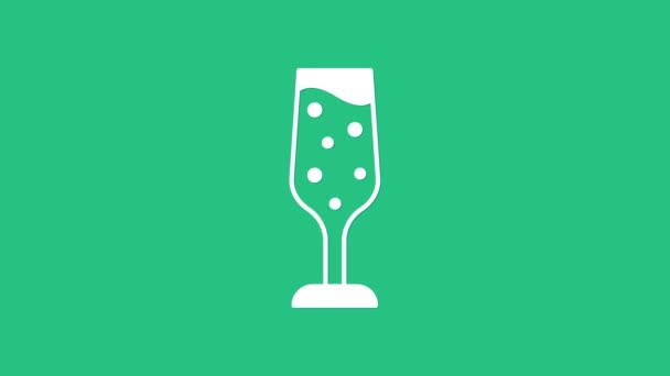Белый стакан шампанского на зеленом фоне. Видеографическая анимация 4K — стоковое видео