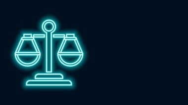 Parlayan neon çizgisi adalet simgesi siyah arka planda izole edildi. Hukuk mahkemesi sembolü. Denge tabelaları. 4K Video hareketli grafik canlandırması