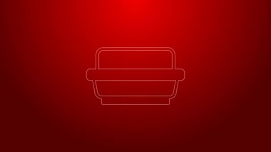 Kırmızı arkaplanda izole edilmiş bir tereyağı kabında yeşil çizgi tereyağı. Tereyağlı tuğla tabakta. Süt bazlı ürün. Doğal süt ürünü. 4K Video hareketli grafik canlandırması