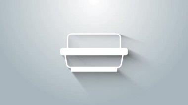 Beyaz tereyağı, gri arkaplanda izole edilmiş bir tereyağı ikonu. Tereyağlı tuğla tabakta. Süt bazlı ürün. Doğal süt ürünü. 4K Video hareketli grafik canlandırması