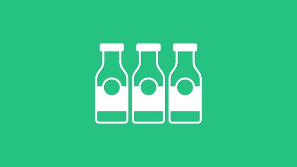 Witte gesloten glazen fles met melk pictogram geïsoleerd op groene achtergrond. 4K Video motion grafische animatie — Stockvideo