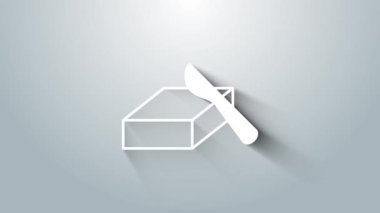 Beyaz tereyağı, gri arkaplanda izole edilmiş bir tereyağı ikonu. Tereyağlı tuğla tabakta. Süt bazlı ürün. Doğal süt ürünü. 4K Video hareketli grafik canlandırması