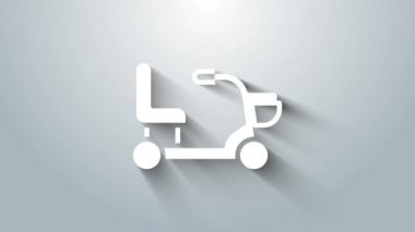 Gri arka planda izole edilmiş engelli insanlar için beyaz elektrikli tekerlekli sandalye. Mobil scooter simgesi. 4K Video hareketli grafik canlandırması