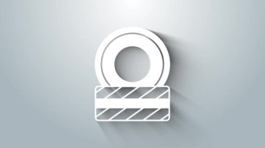 Gri arka planda beyaz araba tekerleği simgesi izole edildi. 4K Video hareketli grafik canlandırması