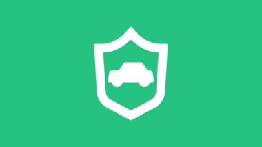 Yeşil arka planda izole edilmiş beyaz araba. Sigorta konsepti. Güvenlik, güvenlik, koruma, konsept koruma. 4K Video hareketli grafik canlandırması