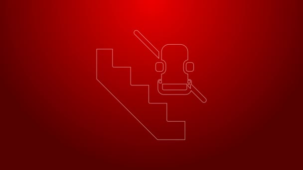 Zelená čára Bezbariérový přístup výtah eskalátor ikona izolované na červeném pozadí. Pohyblivé mechanické křeslo pro tělesně postižené. Grafická animace pohybu videa 4K — Stock video