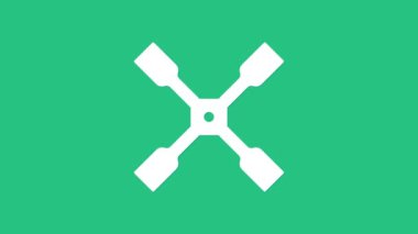 Beyaz tekerlek anahtarı simgesi yeşil arkaplanda izole edildi. Tekerlek desteği. 4K Video hareketli grafik canlandırması