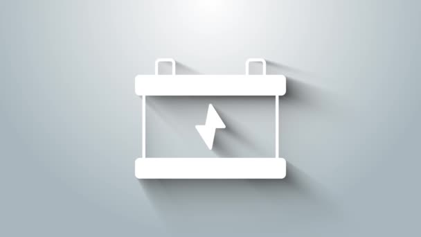 Weiße Autobatterie isoliert auf grauem Hintergrund. Akkubatterie Energie und Akkubatterie Strom. 4K Video Motion Grafik Animation — Stockvideo