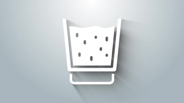Λευκό γυαλί με εικονίδιο νερού που απομονώνεται σε γκρι φόντο. Σόδα γυαλί. 4K Γραφική κίνηση κίνησης βίντεο — Αρχείο Βίντεο