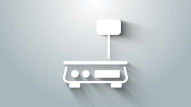 Beyaz Elektronik ölçek simgesi gri arkaplanda izole edildi. Yemek için kilo. Markette ya da süpermarkette tartılma işlemi. 4K Video hareketli grafik canlandırması